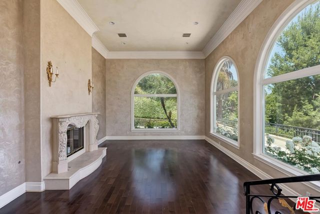 732 Saint Katherine Drive, La Canada Flintridge CA: https://media.crmls.org/mediaz/fa526d68-86d0-45dc-8a72-c212908e8577.jpg