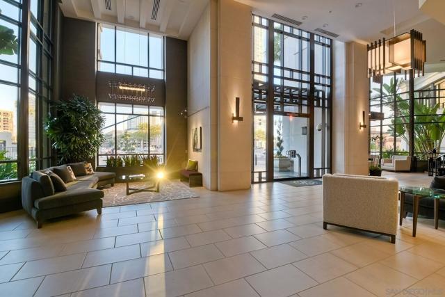 700 W Harbor Dr, San Diego CA: https://media.crmls.org/mediaz/fa52c250-0d2e-46dd-82a4-ce85b614c9e0.jpg