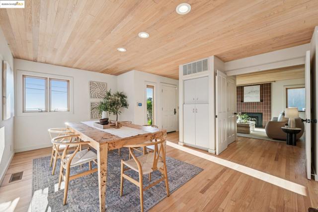 19 Highland Blvd, Kensington CA: https://media.crmls.org/mediaz/fa53305f-1e79-4bfe-b43e-2ca777356664.jpg