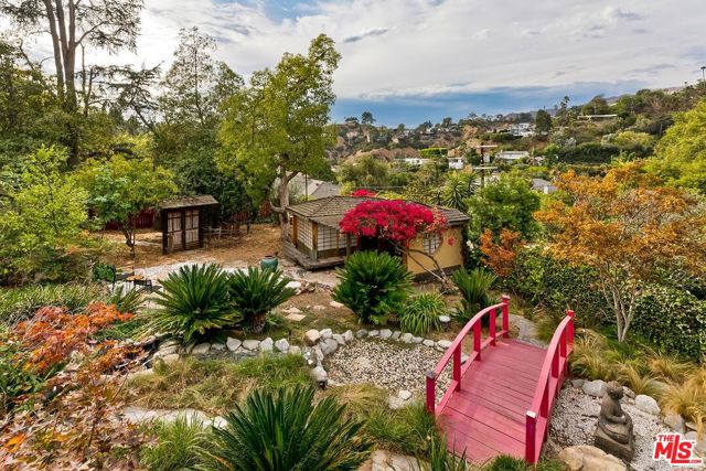 2541 Park Oak Drive, Los Angeles CA: https://media.crmls.org/mediaz/fa53ada8-f565-4141-8af7-6a4c5affc604.jpg