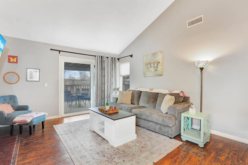 1819 Castle Glen