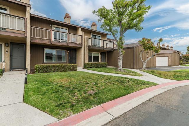 982 E Main St, El Cajon CA: https://media.crmls.org/mediaz/fa53e8b4-7fdb-4051-aff3-e23bfb5b297a.jpg