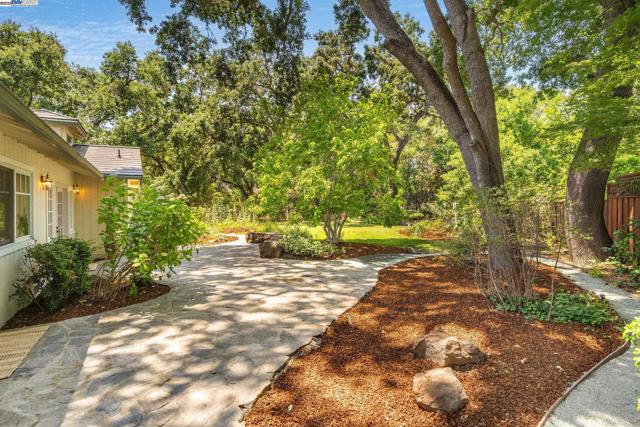20 Donna Ln, Danville CA: https://media.crmls.org/mediaz/fa542355-2085-430d-9bdc-33f5b26fc2d2.jpg