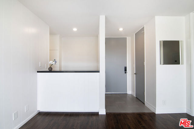 6000 Canterbury Drive, Culver City CA: https://media.crmls.org/mediaz/fa5430c4-40de-4e10-80bb-c50c0a91e67c.jpg