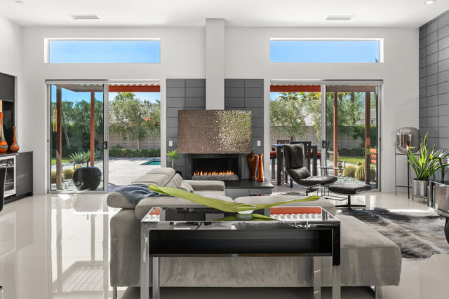 1069 Azure Court, Palm Springs CA: https://media.crmls.org/mediaz/fa544f20-6e41-482e-abe7-c1748594bb4d.jpg