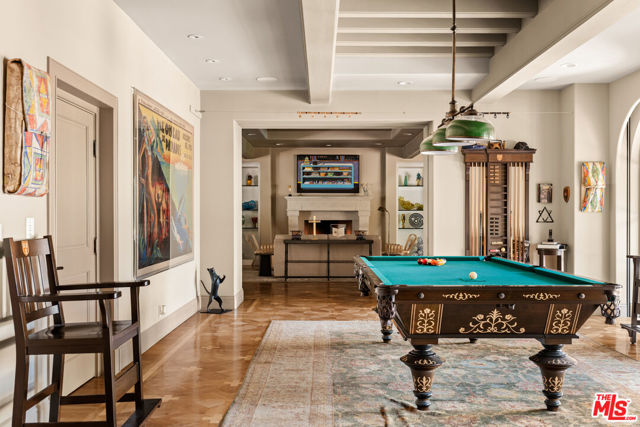 4009 Valley Meadow Road, Encino CA: https://media.crmls.org/mediaz/fa547189-954e-4bdb-a51e-45e0bd03c6a2.jpg