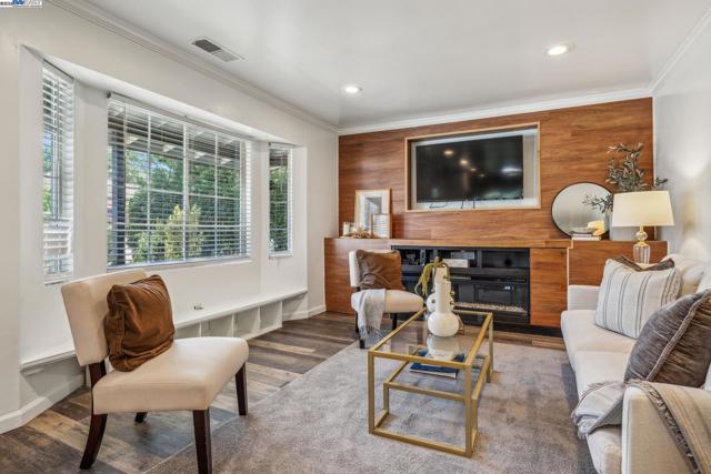 316 3Rd Ave S, Pleasant Hill CA: https://media.crmls.org/mediaz/fa5495d8-eaf0-4e37-9341-dbbbda6d8508.jpg