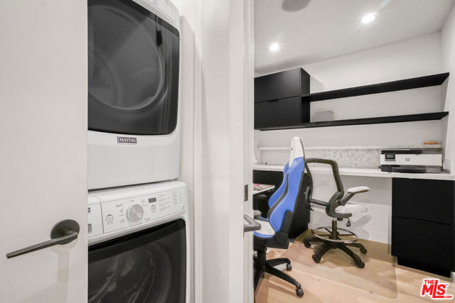 6209 Pacific Avenue, Playa del Rey CA: https://media.crmls.org/mediaz/fa54c282-7464-438a-8bf6-31f193764ed0.jpg