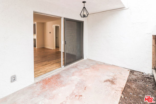 2602 Carnegie Lane, Redondo Beach CA: https://media.crmls.org/mediaz/fa54e7d6-30fc-4501-bc00-3472949b9d45.jpg