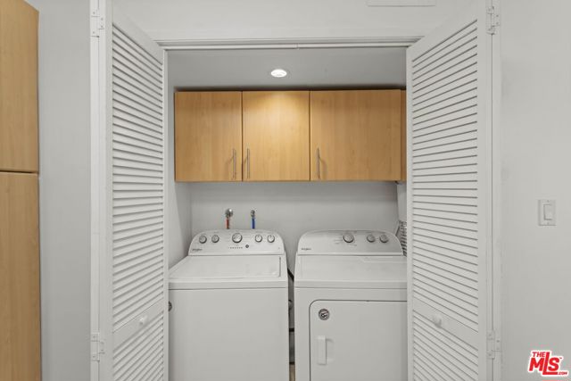 530 Evergreen Street, Inglewood CA: https://media.crmls.org/mediaz/fa552ddb-16fc-4b12-a7ec-efab6742c330.jpg