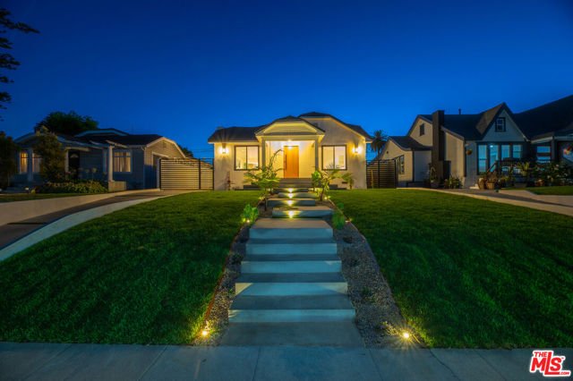 5325 S Victoria Avenue, Los Angeles CA: https://media.crmls.org/mediaz/fa55ca51-b3a9-4726-8d28-46c5dabde458.jpg