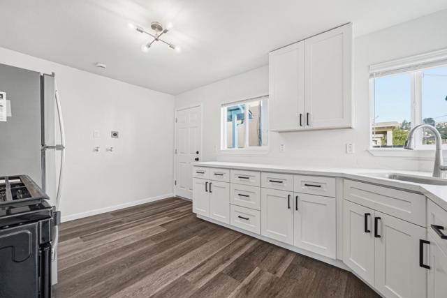 7876 Bancroft Avenue, Oakland CA: https://media.crmls.org/mediaz/fa56119d-7eff-469c-a40b-e1e674b23736.jpg