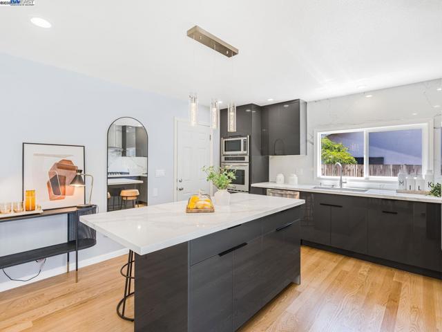 8612 Wicklow Ln, Dublin CA: https://media.crmls.org/mediaz/fa5673e2-9e5d-4500-8610-986c6f1a5f5f.jpg