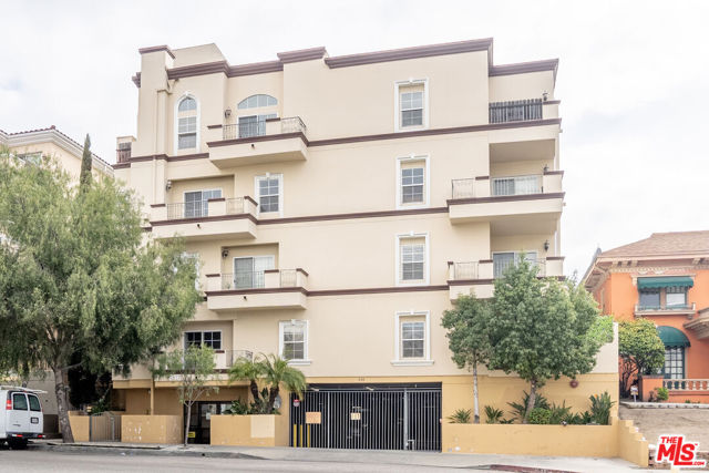 616 S Wilton Place, Los Angeles CA: https://media.crmls.org/mediaz/fa5699db-f0a3-481f-9e13-785f21aa5fa8.jpg