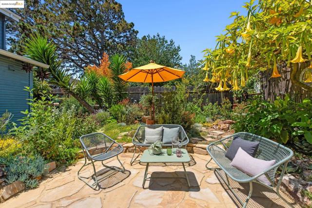 6521 Herzog St, Oakland CA: https://media.crmls.org/mediaz/fa56c576-3275-44ea-9f6c-88a912f481b8.jpg