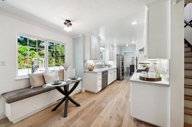 4839 Merganser Ct, Pleasanton CA: https://media.crmls.org/mediaz/fa572766-e49d-4937-9720-4c08b25493c0.jpg