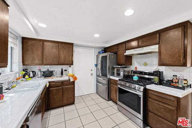 645 N Mc Cadden Place, Los Angeles CA: https://media.crmls.org/mediaz/fa575b7b-b456-4018-ae59-2d797e24afb0.jpg
