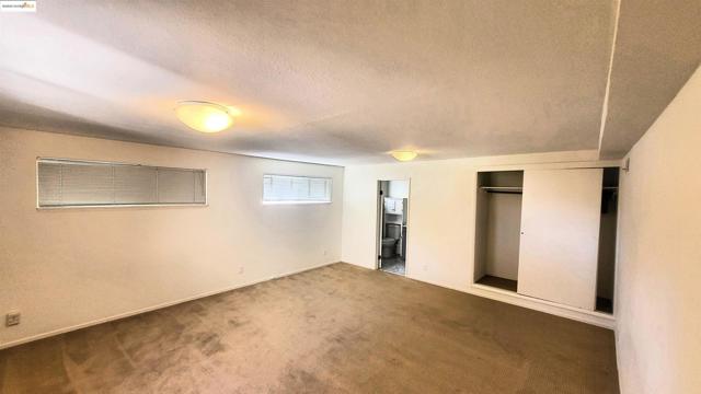 1137 Oakland Avenue, Piedmont CA: https://media.crmls.org/mediaz/fa5856ac-a841-490a-8b6c-28a62b99c27f.jpg