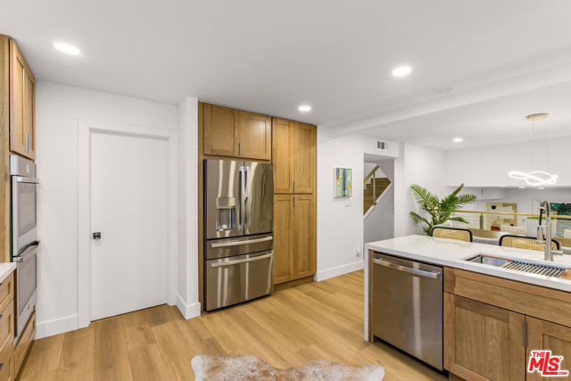 4804 La Villa Marina, Marina del Rey CA: https://media.crmls.org/mediaz/fa58c45f-3dbe-4861-a9c5-17191ef5bb91.jpg