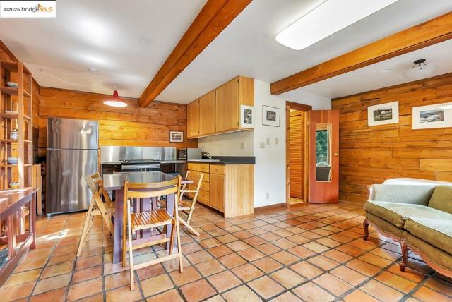 5950 Grizzly Peak Blvd, Oakland CA: https://media.crmls.org/mediaz/fa58c8a4-9e02-4cf6-a092-b5c332f4d302.jpg
