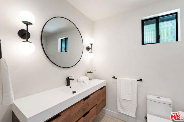20215 Lorenzana Drive, Woodland Hills CA: https://media.crmls.org/mediaz/fa58f3e2-4a3b-4be3-89d7-344b9b29ce41.jpg