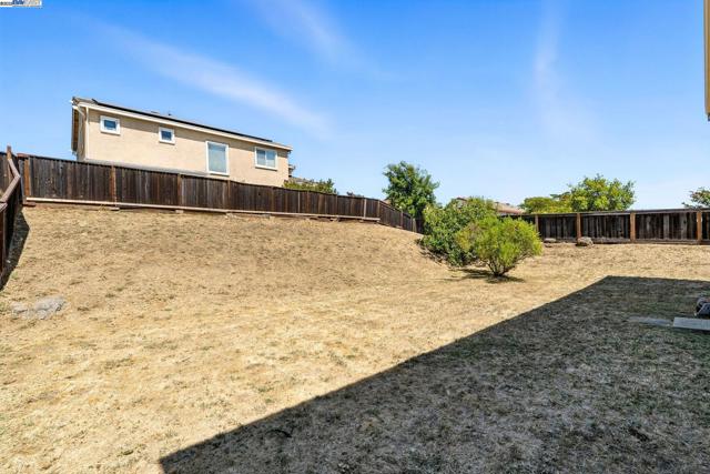 3909 Danbury Way, Fairfield CA: https://media.crmls.org/mediaz/fa5968d3-4ae5-442c-9f90-a7811f93714c.jpg