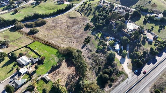 10706 Country Meadows Road, Salinas CA: https://media.crmls.org/mediaz/fa599731-5028-4272-8ea8-498c05e46826.jpg