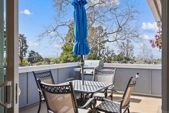 6887 Carnation Drive, Carlsbad CA: https://media.crmls.org/mediaz/fa5997da-b5d5-4924-bfdc-3862c2e61120.jpg