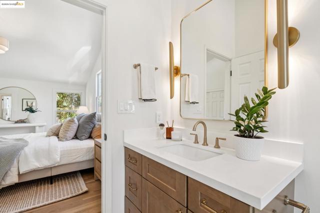 101 Palm Dr, Piedmont CA: https://media.crmls.org/mediaz/fa5a3c54-908c-41a2-adbf-0530789bd114.jpg