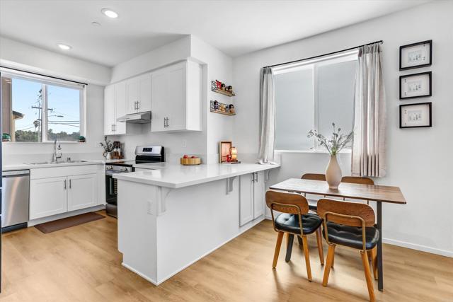 Detail Gallery Image 7 of 30 For 402 Creekside Cir, San Diego,  CA 92114 - 3 Beds | 3 Baths