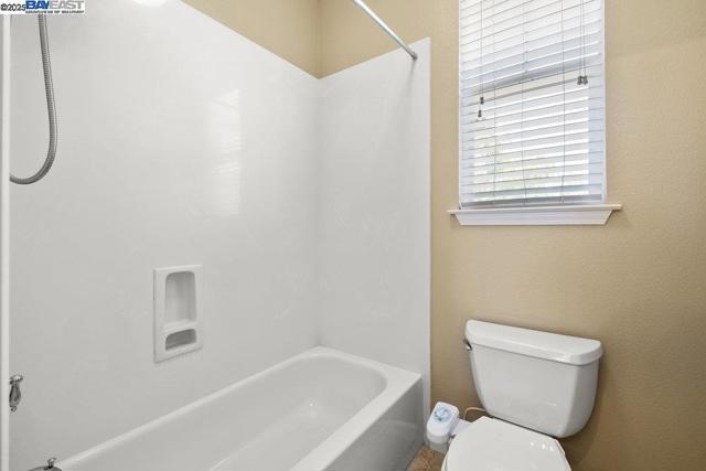 670 W Privado Way, Mountain House CA: https://media.crmls.org/mediaz/fa5a5d7c-3205-4cef-bd18-60d45214ccfa.jpg