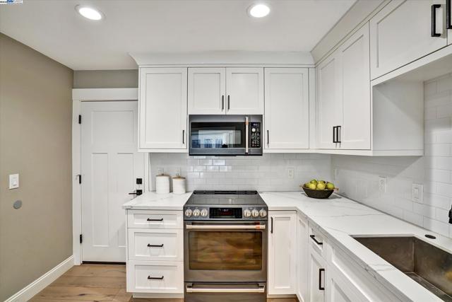 27 Serene Ct, Danville CA: https://media.crmls.org/mediaz/fa5a7ac4-60d7-46bc-b1a8-d143aec7ed2f.jpg