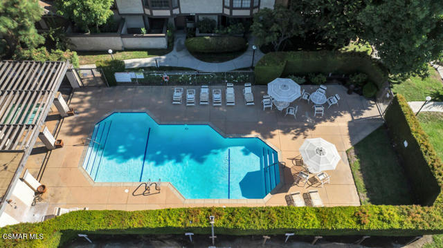 8235 Mason Avenue, Winnetka CA: https://media.crmls.org/mediaz/fa5aa961-f32e-4041-b93e-c3b38ddfdbee.jpg
