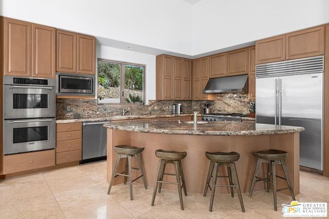 27 Ambassador Circle, Rancho Mirage CA: https://media.crmls.org/mediaz/fa5acc1b-8443-4445-bc40-605e977e2157.jpg