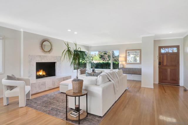 1211 W Muirlands Dr, La Jolla CA: https://media.crmls.org/mediaz/fa5ad089-a6a6-48b9-a283-5b4d24976574.jpg