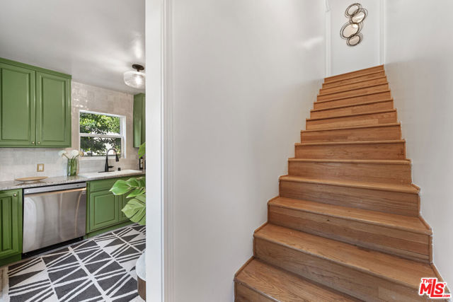 1205 Appleton Way, Venice CA: https://media.crmls.org/mediaz/fa5b3872-40d3-4848-aa4a-26ac01cd29eb.jpg