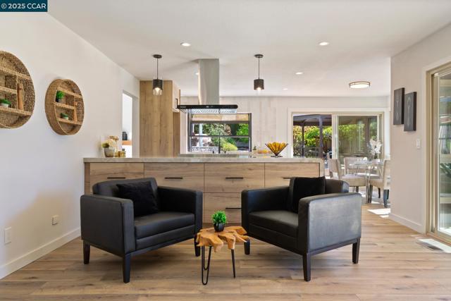 865 El Cerro Blvd, Danville CA: https://media.crmls.org/mediaz/fa5b443c-bb85-4451-ac09-b63ca5600c29.jpg