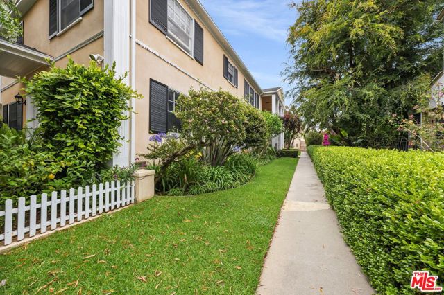 817 6th Street, Santa Monica CA: https://media.crmls.org/mediaz/fa5b8411-3e88-4642-be75-6fe1ea15b471.jpg