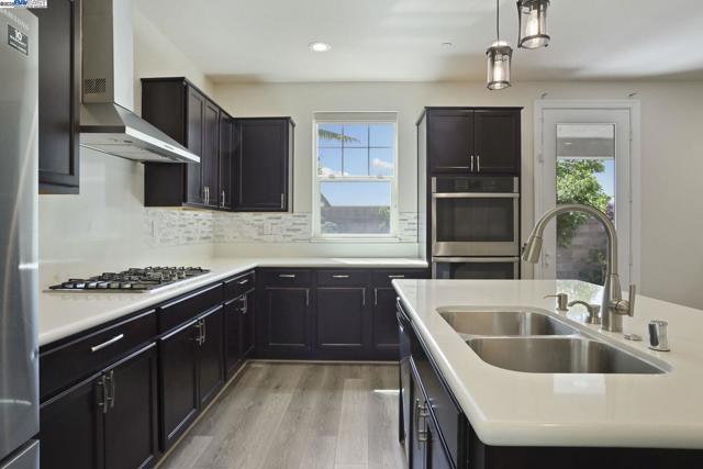 1503 S Oliveira Dr, Mountain House CA: https://media.crmls.org/mediaz/fa5be3ec-6ed2-4703-85e8-27b823613397.jpg