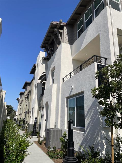 13004 Lumen Way, San Diego CA: https://media.crmls.org/mediaz/fa5c07b1-7395-4042-b12d-5ffd03fe61ac.jpg