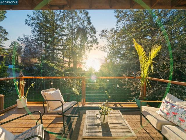 230 Fairlawn Dr, Berkeley CA: https://media.crmls.org/mediaz/fa5c72a1-da80-41f6-bc25-a9dfb1ad3265.jpg