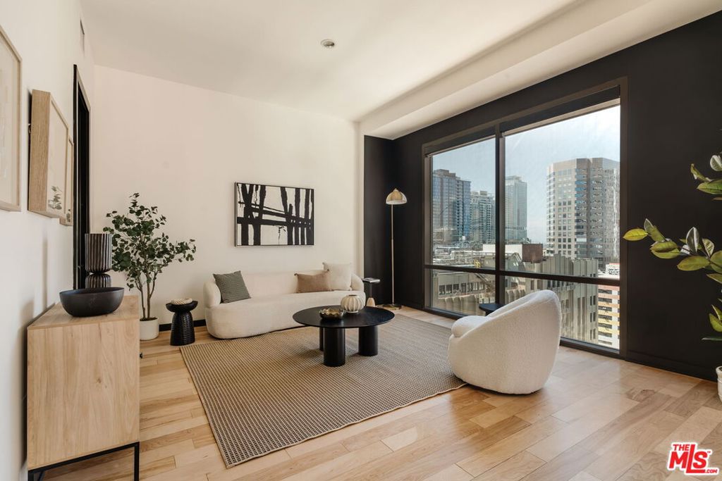 655 S Hope Street #1105