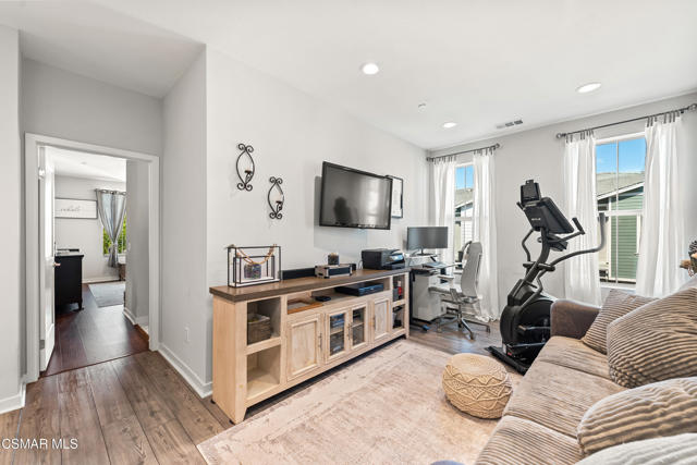 1830 Poppy Drive, Simi Valley CA: https://media.crmls.org/mediaz/fa5d6c66-3015-4f3f-afd0-a88eaa850c3a.jpg