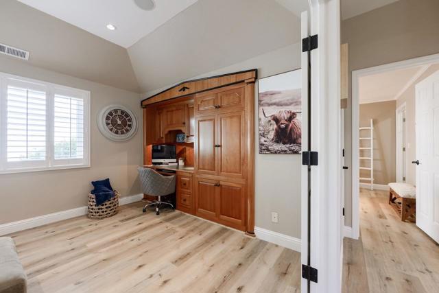 307 Sidesaddle Circle, Scotts Valley CA: https://media.crmls.org/mediaz/fa5d77f8-0055-4504-9916-fa011c24a840.jpg