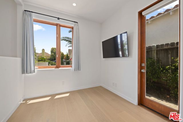 10503 Tennessee Avenue, Los Angeles CA: https://media.crmls.org/mediaz/fa5e8494-afa8-4300-a76d-5e36dc6076eb.jpg
