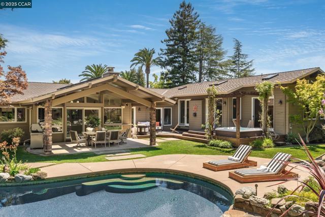 9 Saint Andrews Pl, Alamo CA: https://media.crmls.org/mediaz/fa5eda17-2b05-4b2b-9473-a63c795be794.jpg