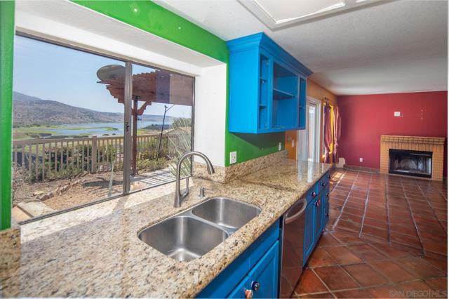 10145 Diamond Head Ct, Spring Valley CA: https://media.crmls.org/mediaz/fa5feb30-0285-4234-8c46-8940b4ac4c69.jpg