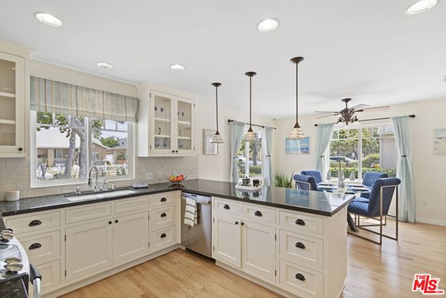 2500 Armour Lane, Redondo Beach, California 90278, 3 Bedrooms Bedrooms, 0 ,2 BathroomsBathrooms,Residential,For Sale,Armour,0,26853721