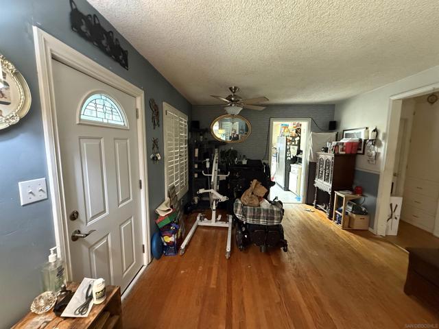 4039 Citradora Dr, Spring Valley CA: https://media.crmls.org/mediaz/fa603e7d-d51e-4f98-a185-1e3d260306fa.jpg