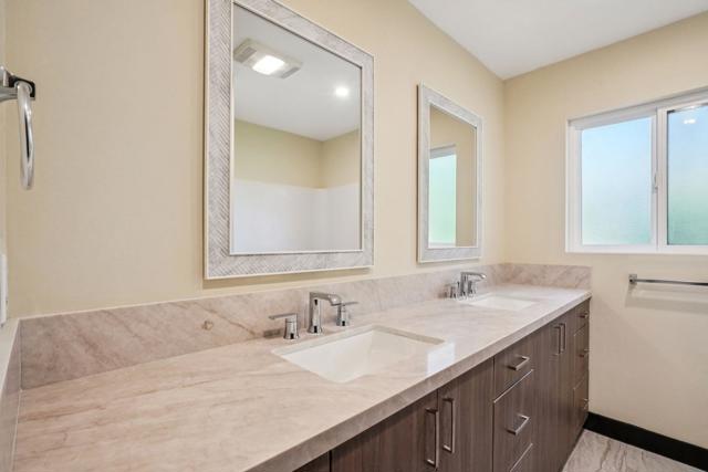 54091 Northridge, Idyllwild CA: https://media.crmls.org/mediaz/fa6082a5-676c-4bdb-8e7c-eda75ccfff25.jpg